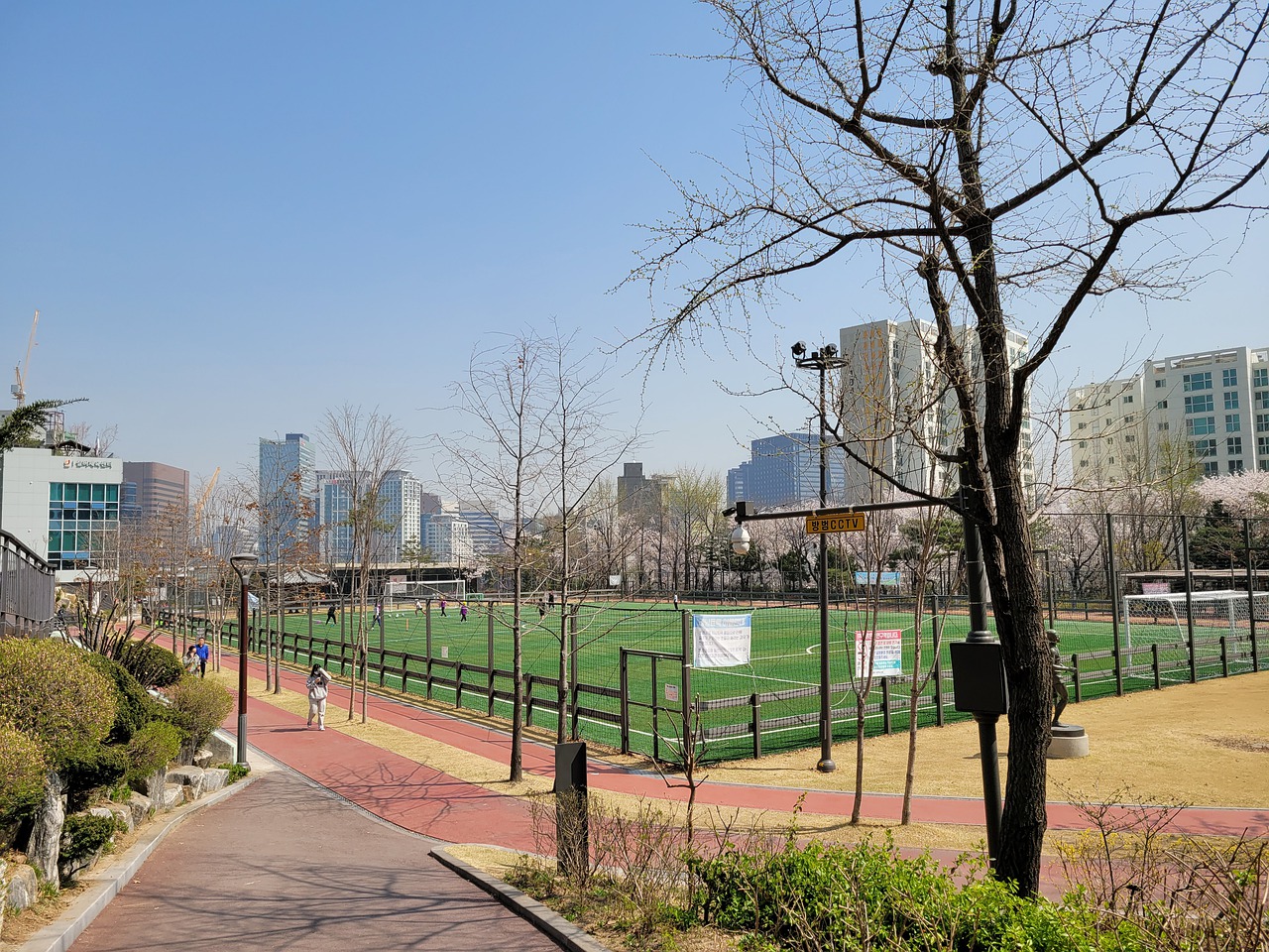 他就是
